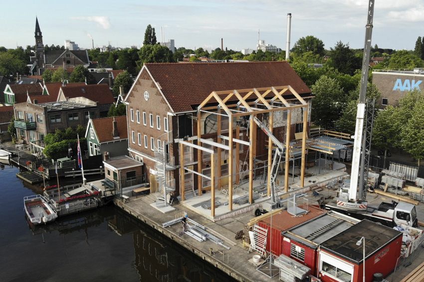 Bestaand pakhuis en realisatie glazen aanbouw AAK
